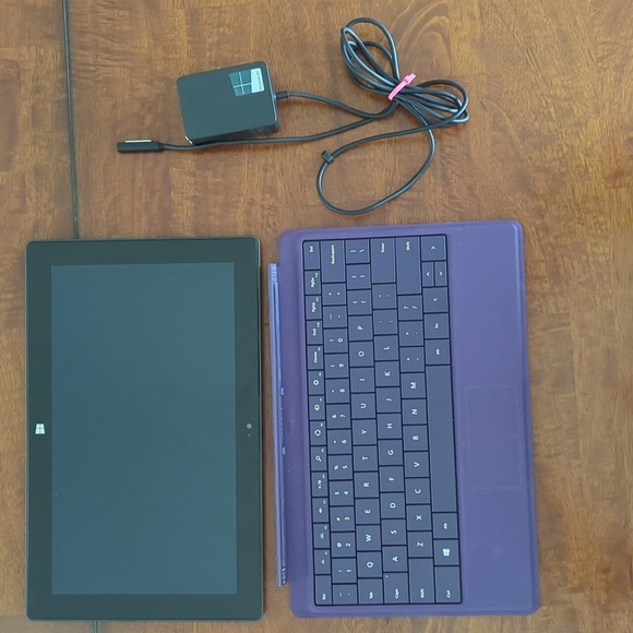 Windows Surface RT tablet w/ Bonus detachable purple keyboard - Picture 7 of 7